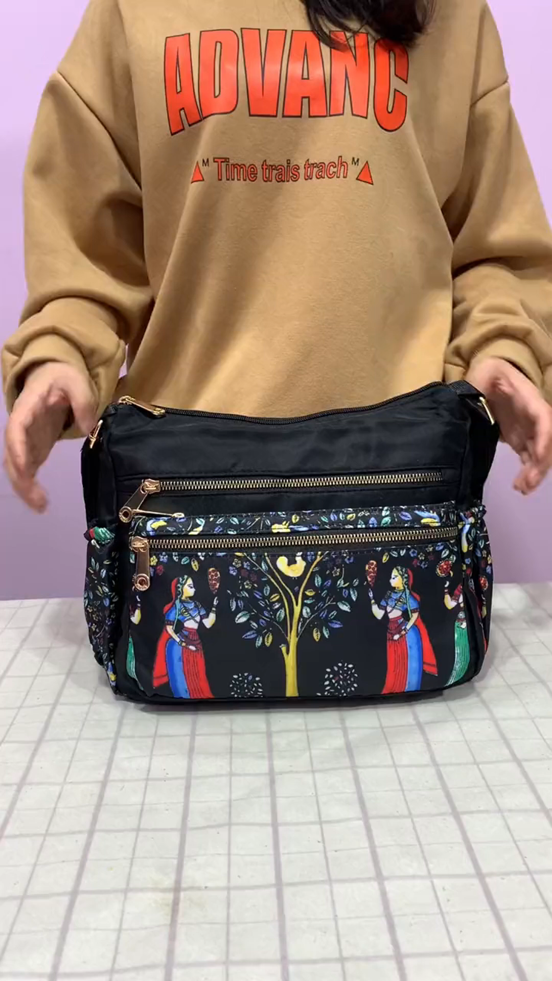 đ„Nagy kapacitĂĄsĂș több zsebes divat nyomtatott Messenger tĂĄska