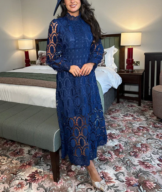 Női midi ruha elegáns, légies nyakkivágással