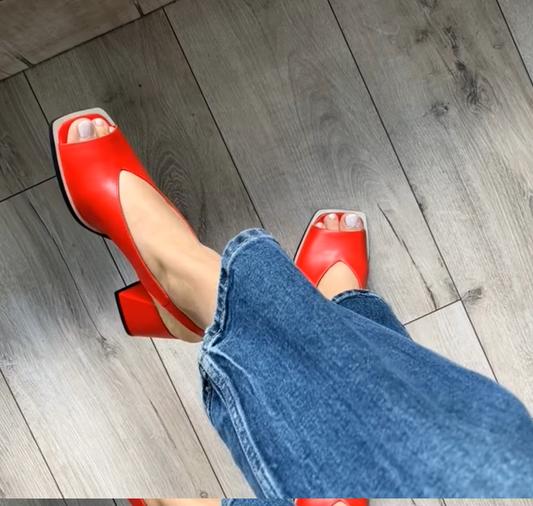 Vastag sarkú, halorrú szandál