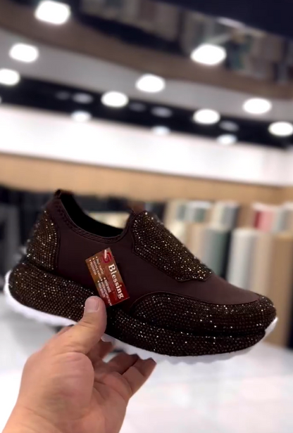 Divatos, mindennapi cipők kristályokkal