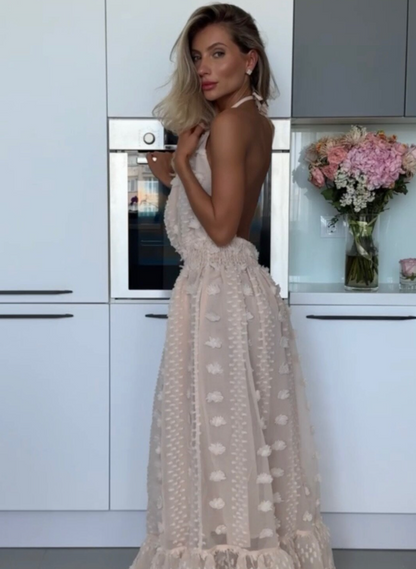 Nyári női divatos ruha nyitott háttal és nagy hasítékkal