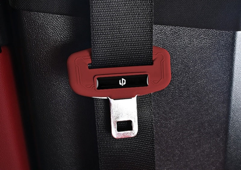 Védőhuzat az autó biztonsági övének csatjához🎉2 db🎉