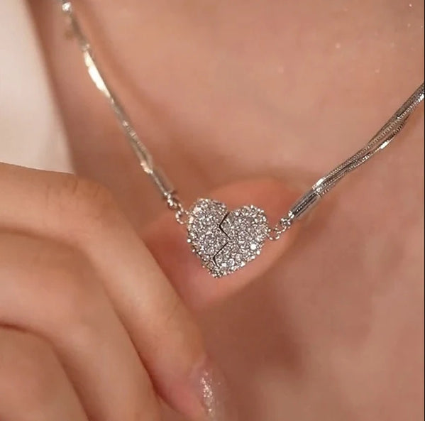 Elegáns nyaklánc, csillogó - "Mágneses szív"