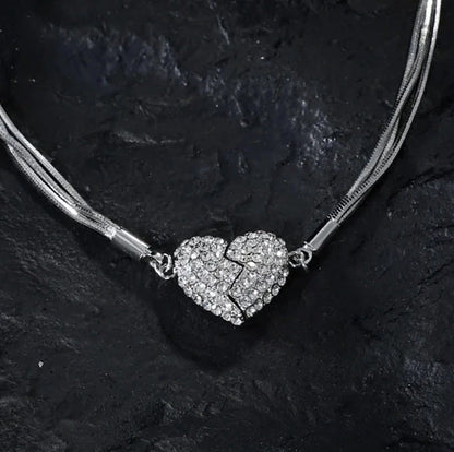 Elegáns nyaklánc, csillogó - "Mágneses szív"