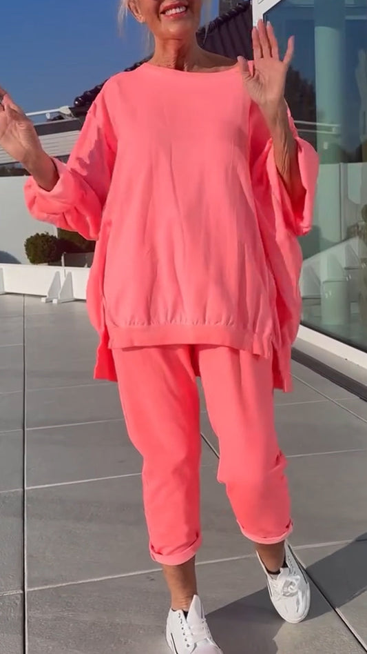 Nyári női kerek nyakú, hasított, világos színű, lezser kosztüm