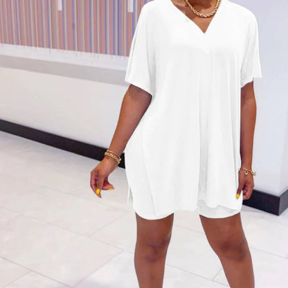 Divatos és nagyvonalú, egyszerű hosszú felső és rövidnadrág szett