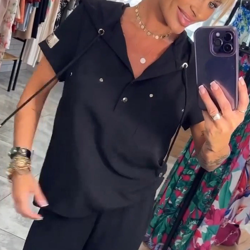 Kapucnis, V-nyakú blúz, rövid ujjú, nadrág, kétrészes szett