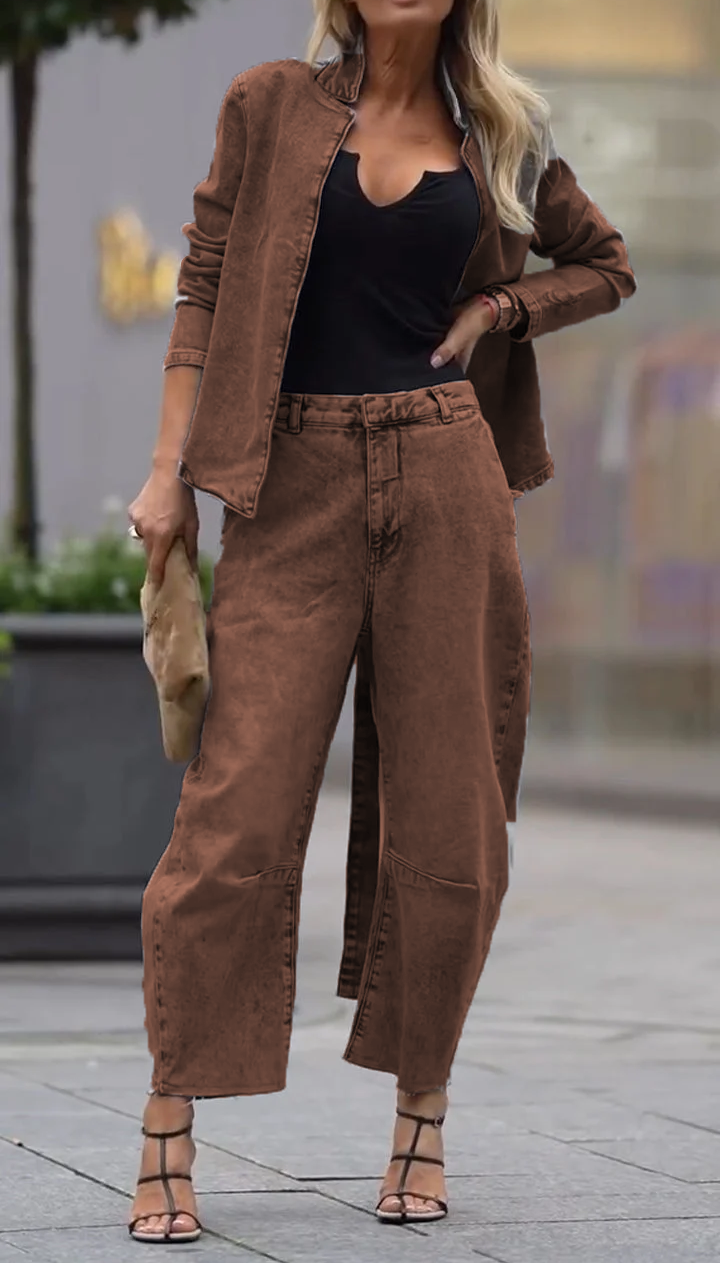 Női kerek nyakú kabát és nadrág lezser szettben