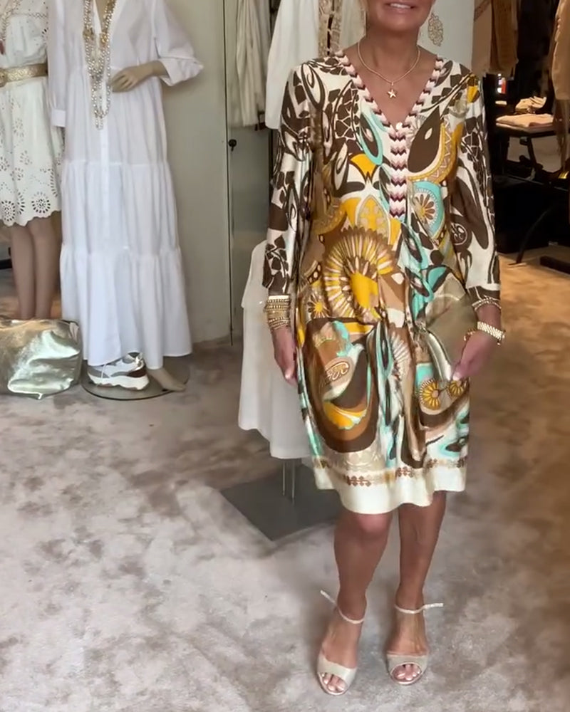 Lezser V-nyakú ruha vintage mintával