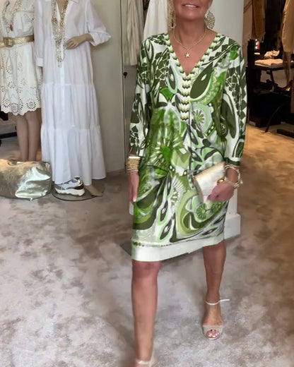 Lezser V-nyakú ruha vintage mintával