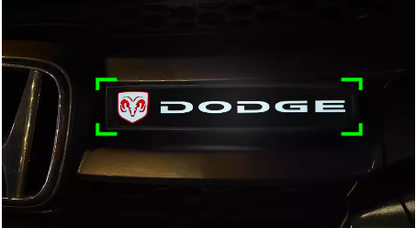 Forró akció ✨50% kedvezmény ✨Stílusos, hangulatos LED lámpa logóval az autó középső hűtőrácsára