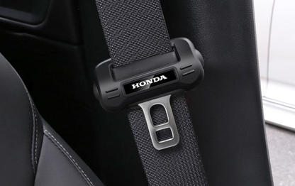 Védőhuzat az autó biztonsági övének csatjához🎉2 db🎉