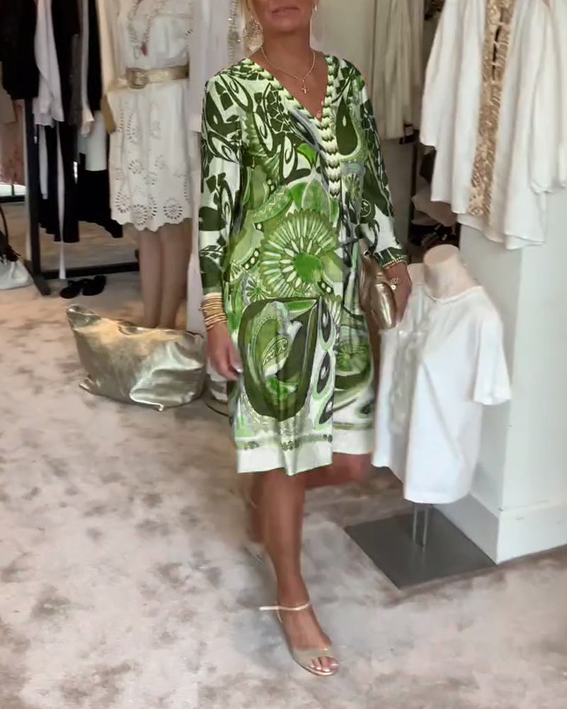 Lezser V-nyakú ruha vintage mintával