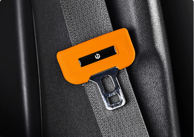 Védőhuzat az autó biztonsági övének csatjához🎉2 db🎉