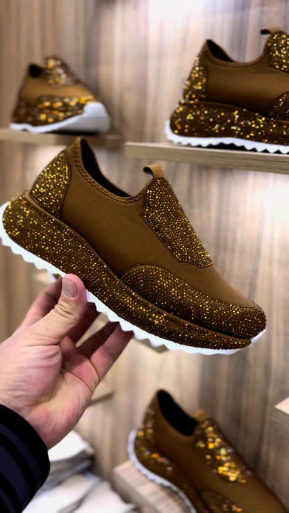 Divatos, mindennapi cipők kristályokkal