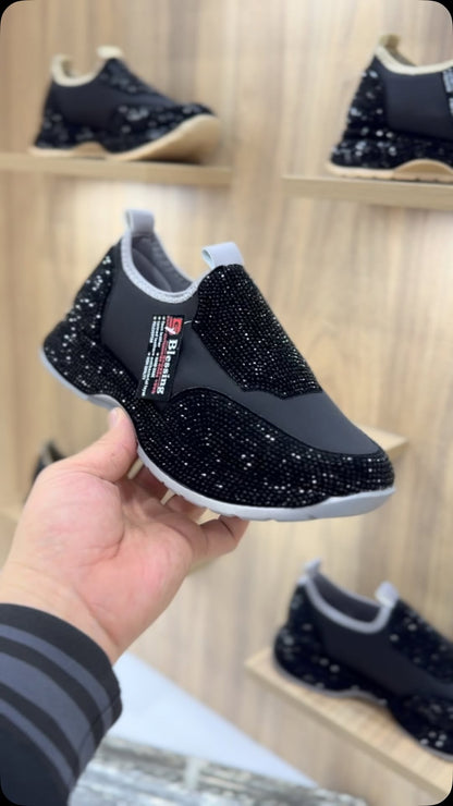 Divatos, mindennapi cipők kristályokkal