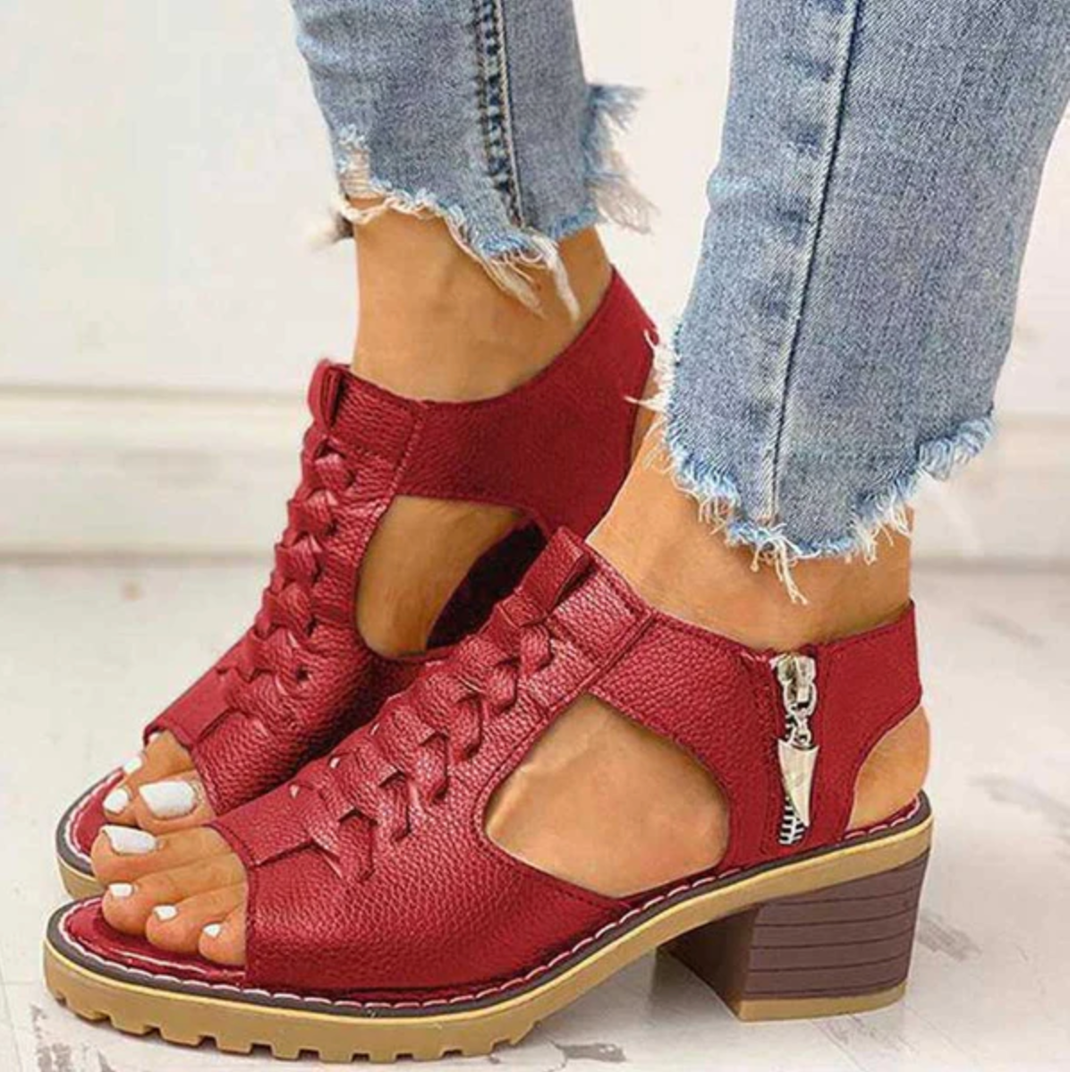 Női ortopéd tömbsarkú szandál oldalsó cipzárral