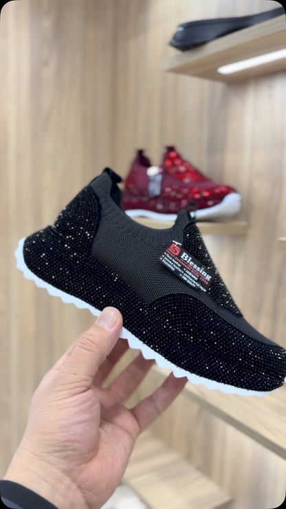 Divatos, mindennapi cipők kristályokkal