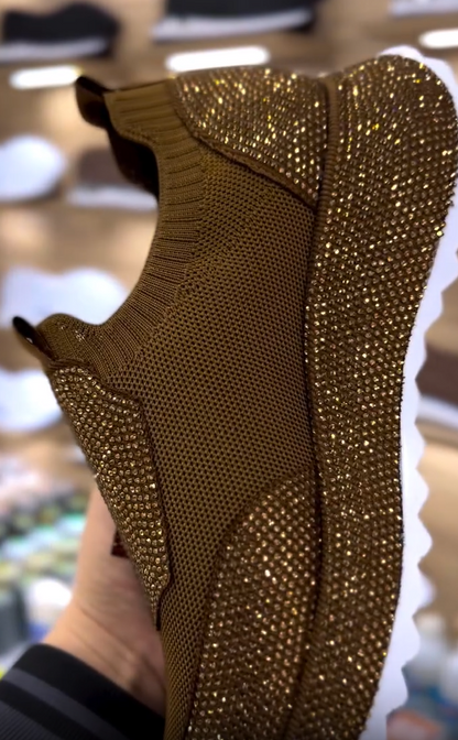 Divatos, mindennapi cipők kristályokkal