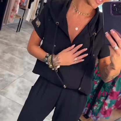 Kapucnis, V-nyakú blúz, rövid ujjú, nadrág, kétrészes szett