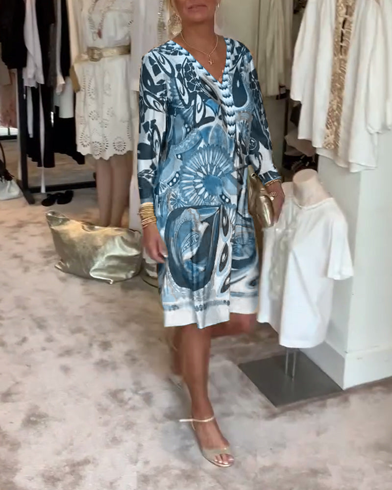 Lezser V-nyakú ruha vintage mintával