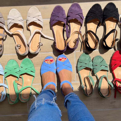 Női üreges csatos szandálok