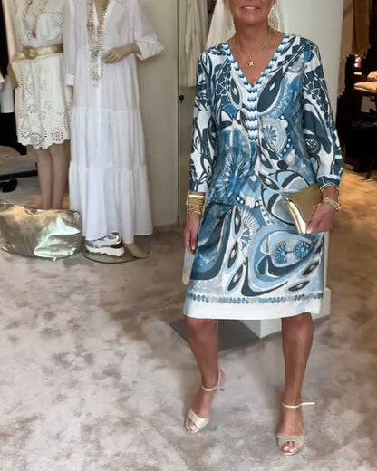 Lezser V-nyakú ruha vintage mintával