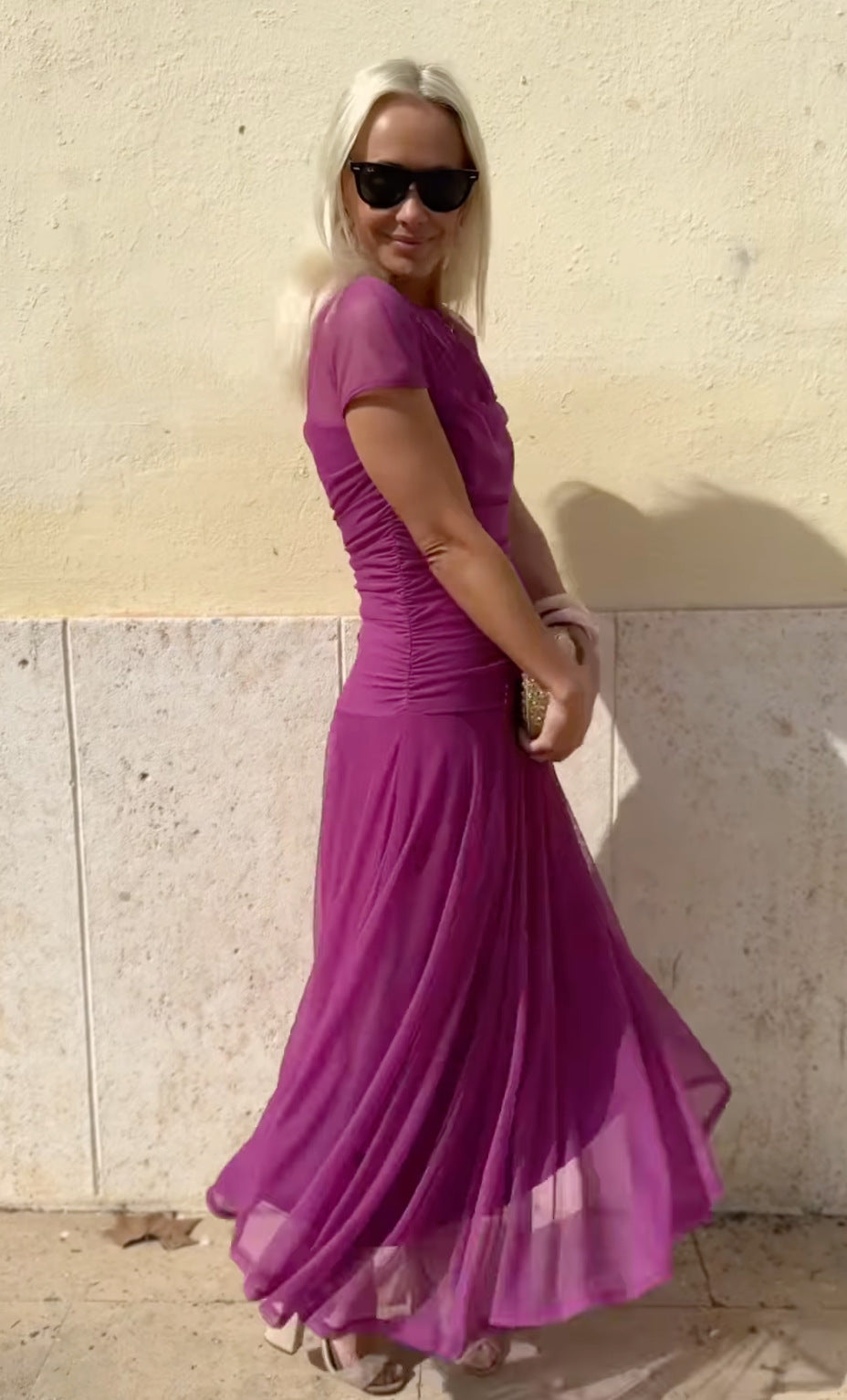 Női lezser sifon ruha kerek nyakkal és varrással