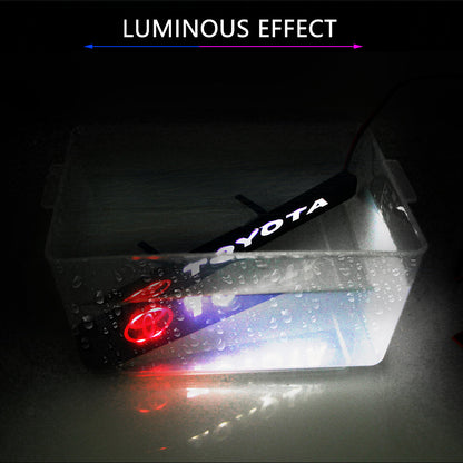 Forró akció ✨50% kedvezmény ✨Stílusos, hangulatos LED lámpa logóval az autó középső hűtőrácsára