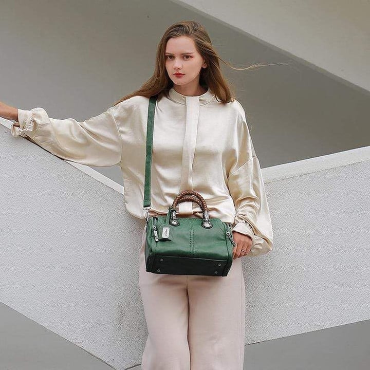 Nagy kapacitású női bőrtáska