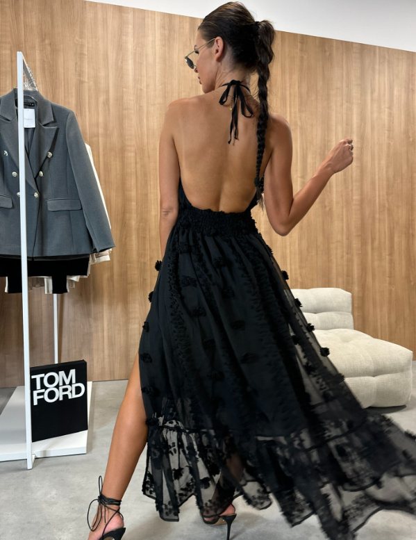 Nyári női divatos ruha nyitott háttal és nagy hasítékkal