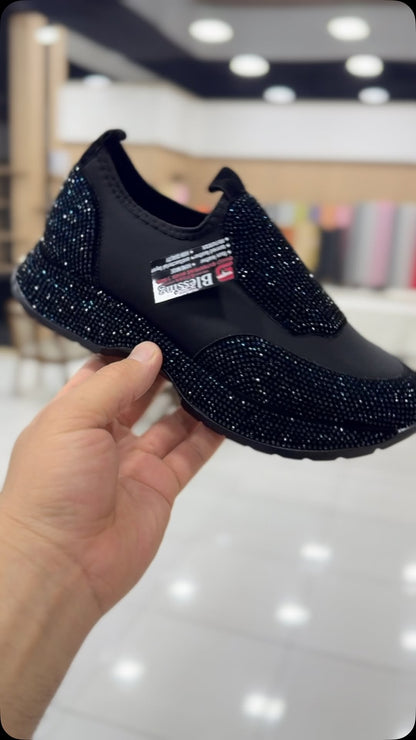 Divatos, mindennapi cipők kristályokkal