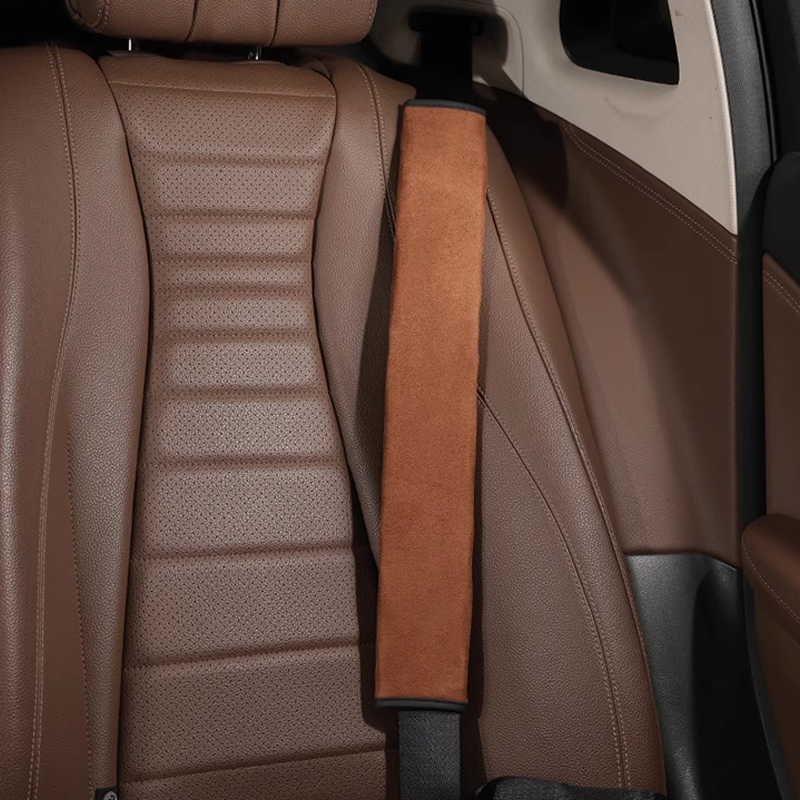 Selyemleather biztonsági övhuzat - nyakvédelemmel és logós opcióval