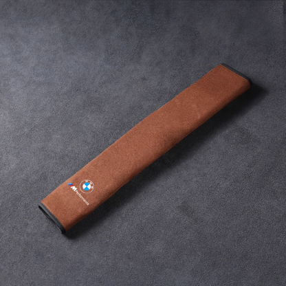 Selyemleather biztonsági övhuzat - nyakvédelemmel és logós opcióval