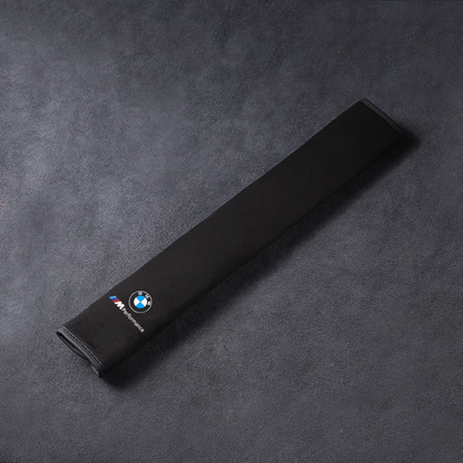 Selyemleather biztonsági övhuzat - nyakvédelemmel és logós opcióval