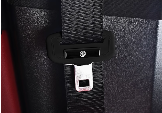 Védőhuzat az autó biztonsági övének csatjához🎉2 db🎉