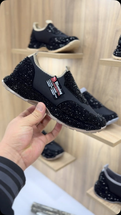 Divatos, mindennapi cipők kristályokkal