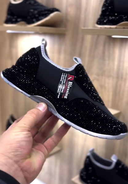 Divatos, mindennapi cipők kristályokkal