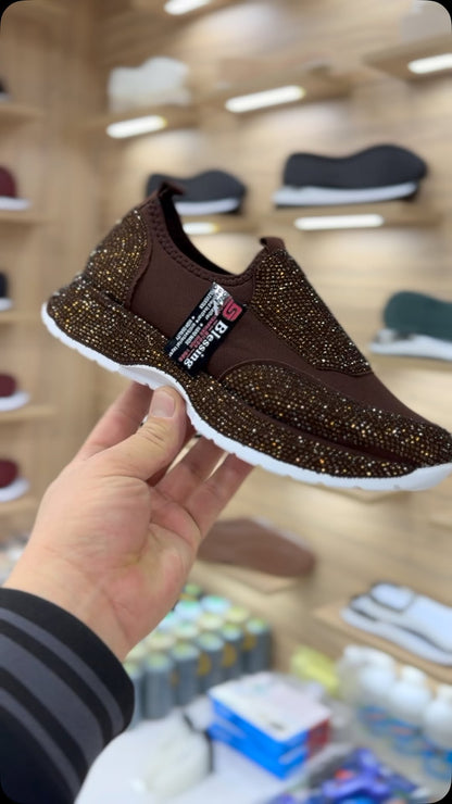 Divatos, mindennapi cipők kristályokkal