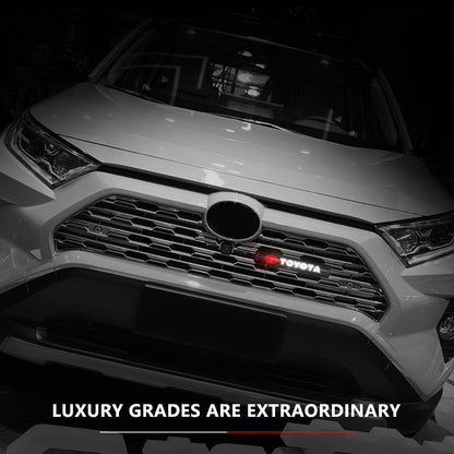 Forró akció ✨50% kedvezmény ✨Stílusos, hangulatos LED lámpa logóval az autó középső hűtőrácsára