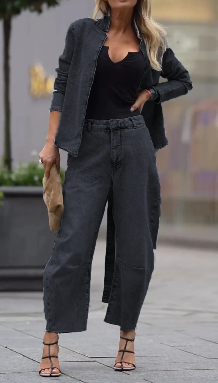 Női kerek nyakú kabát és nadrág lezser szettben