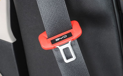 Védőhuzat az autó biztonsági övének csatjához🎉2 db🎉