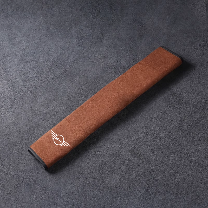 Selyemleather biztonsági övhuzat - nyakvédelemmel és logós opcióval