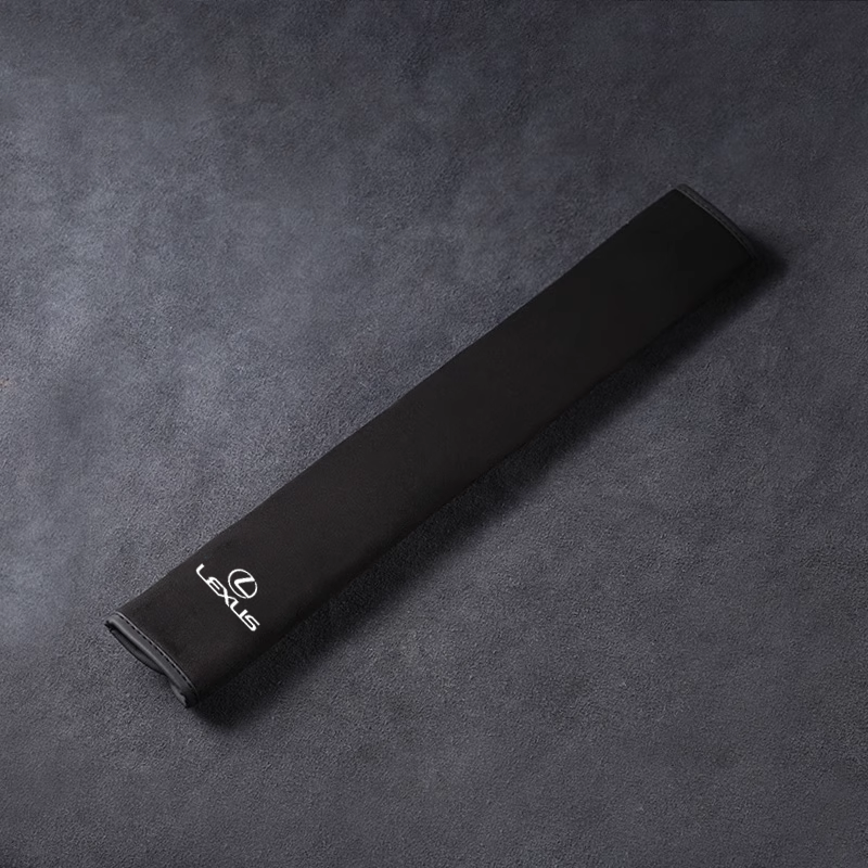 Selyemleather biztonsági övhuzat - nyakvédelemmel és logós opcióval