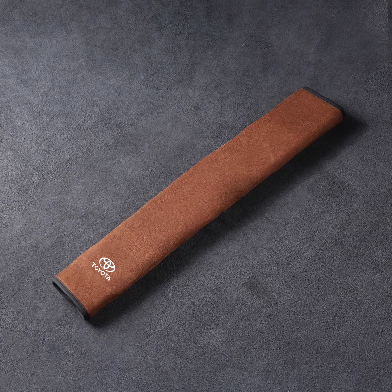 Selyemleather biztonsági övhuzat - nyakvédelemmel és logós opcióval