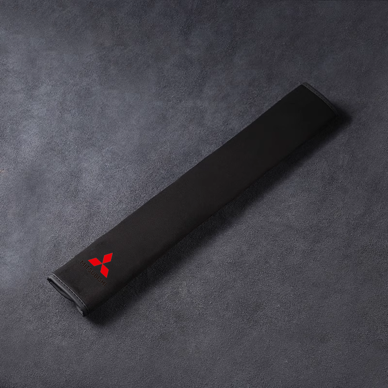 Selyemleather biztonsági övhuzat - nyakvédelemmel és logós opcióval