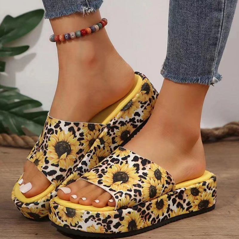 Csúszásgátló, izzadságelnyelő platformpapucs