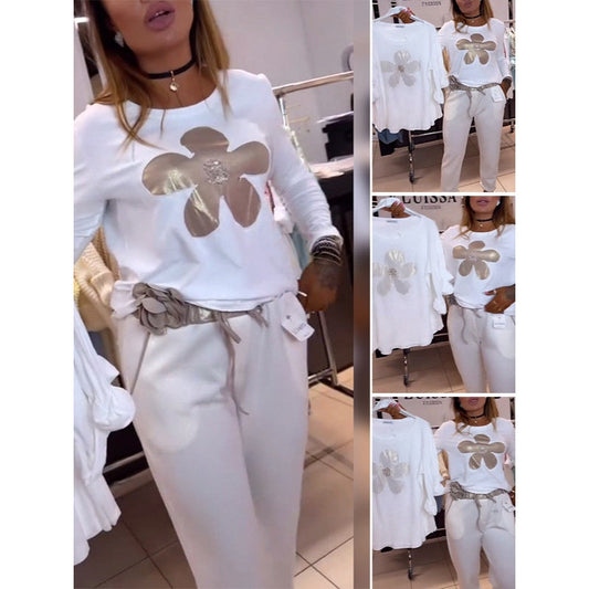 Női felső virágmintával és nyakkivágással