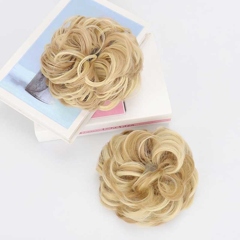 💁‍♀️ Egy nagyméretű szintetikus konty állítható csattal