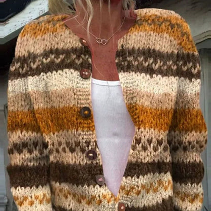 Női kabátok mintával, gombos rögzítéssel, elöl nyitott